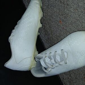 White youth, predator soccer cleats